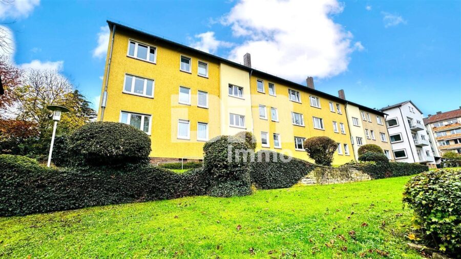 Helle Vierzimmerwohnung (Hochparterre) mit Balkon in Traumlage - Frontansicht